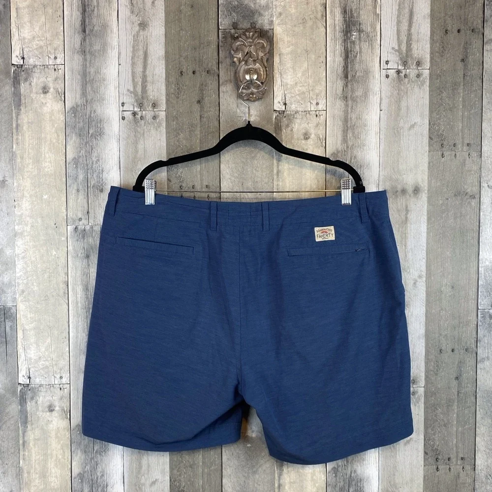 Faherty All Day Shorts 5” in Navy Blue Size 38.